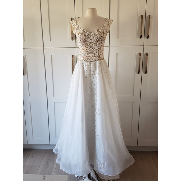 Couture Wedding Dress EU 40 A Line Tulle Lace Illusion Bodice Rhinestone Bridal - Picture 2 of 15